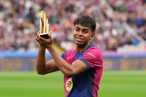 什么是博弈论中的“颤抖手均衡”？解析玩家由于手误摆错牌对全局的影响。（博弈论中的颤抖手均衡：玩家手滑误招如何左右全局？）